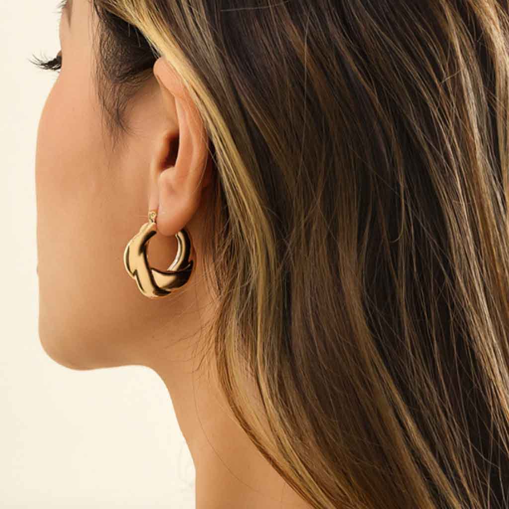 Geometric Hoop Earrings in gold