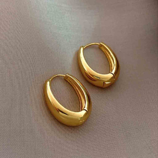 Chunky Oval Hoop Earrings in gold