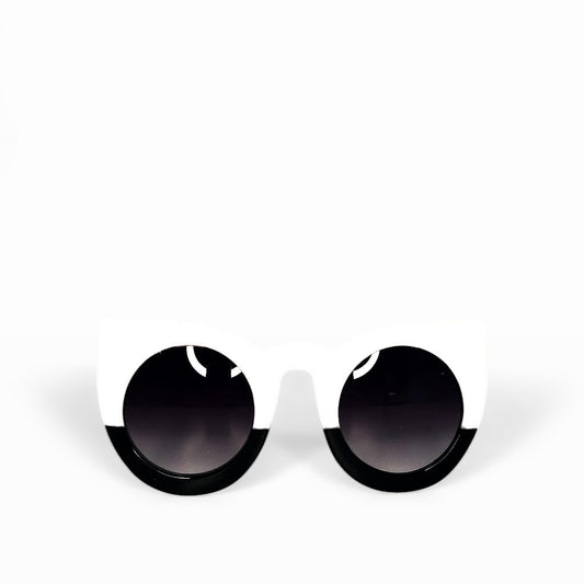 Oversized Cat Eye Sunglasses in black and white