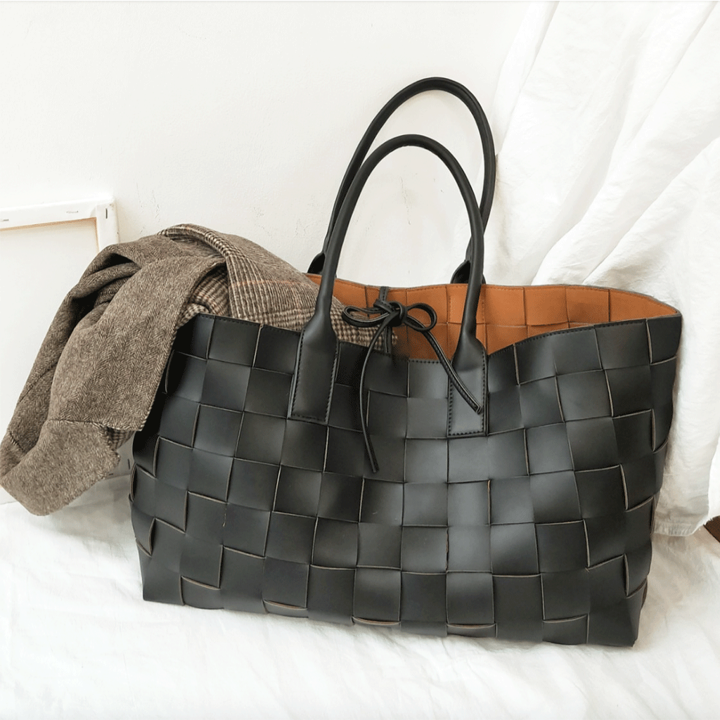 The Tess Woven Shopper bag in black